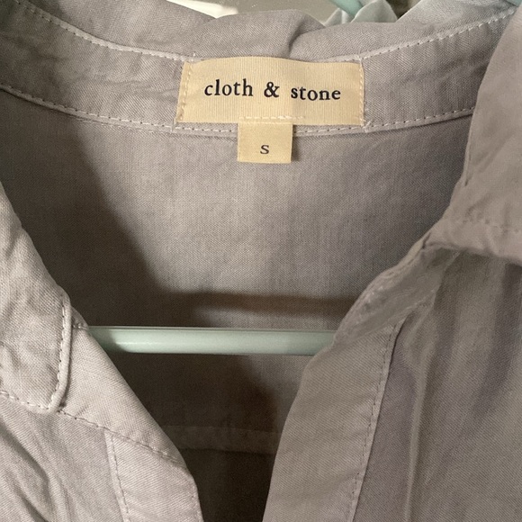 Cloth and Stone grey button-down shirt. Women size S. - Picture 2 of 3